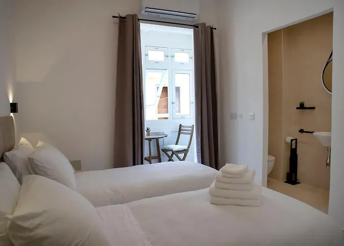 The Olive 3 - Traditional Maltese * Birgu