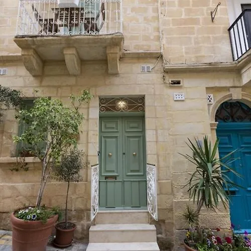 The Olive 3 - Traditional Maltese Vittoriosa